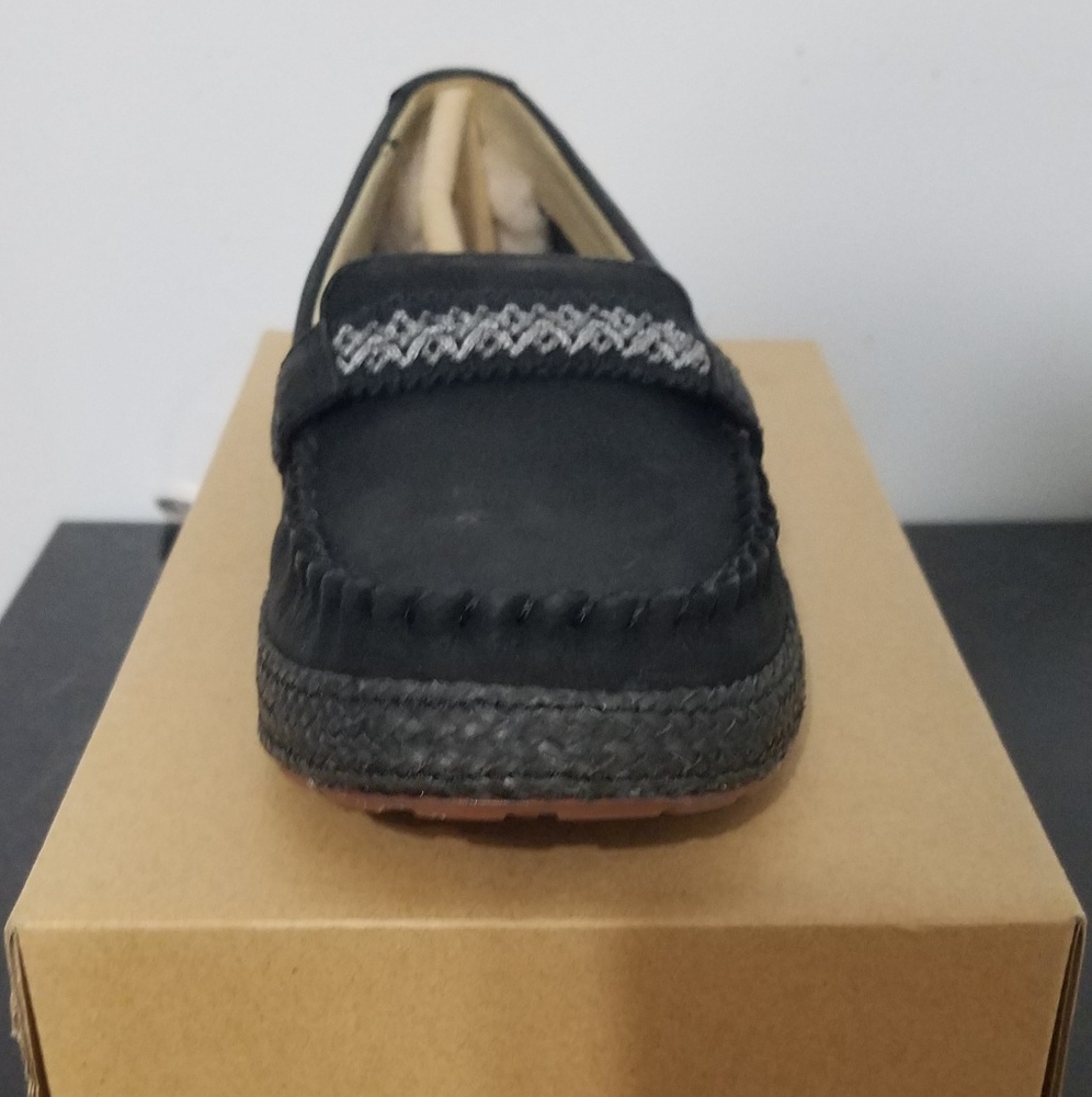 BNIB womens UGG shoes size 6 in black
